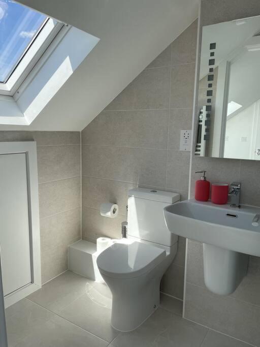 Paradigm House, Modern 2-Bedroom Duplex Apartment 2, Free Parking, Oxford Exterior photo
