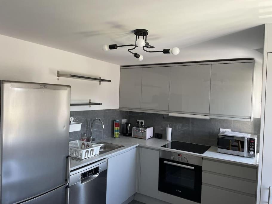 Paradigm House, Modern 2-Bedroom Duplex Apartment 2, Free Parking, Oxford Exterior photo